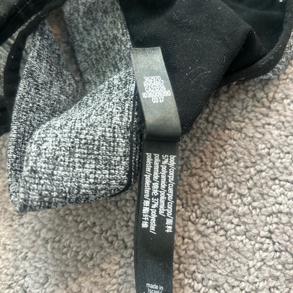 Victoria's Secret VSX Gray Strappy Back Sports Bra | Mesh Cutout | Small - Picture 5 of 8